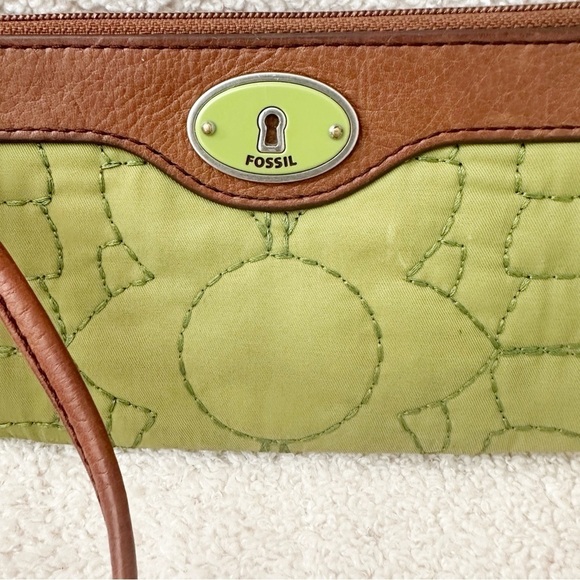 FOSSIL Key-Per Green Quilted Brown Leather Wristlet ID Coin Zip Wallet - Picture 3 of 4